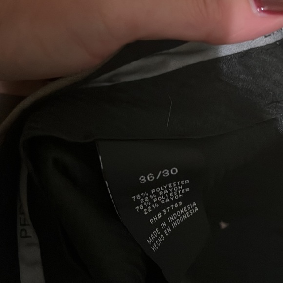 Perry Ellis cuffed dress pant, pleated front, 36 x 30 - Picture 2 of 3